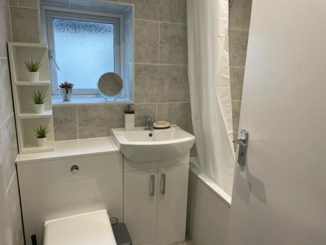2 Bedroom Serviced Apartment Londra Exterior foto