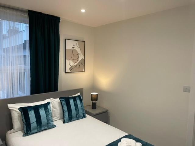 2 Bedroom Serviced Apartment Londra Exterior foto